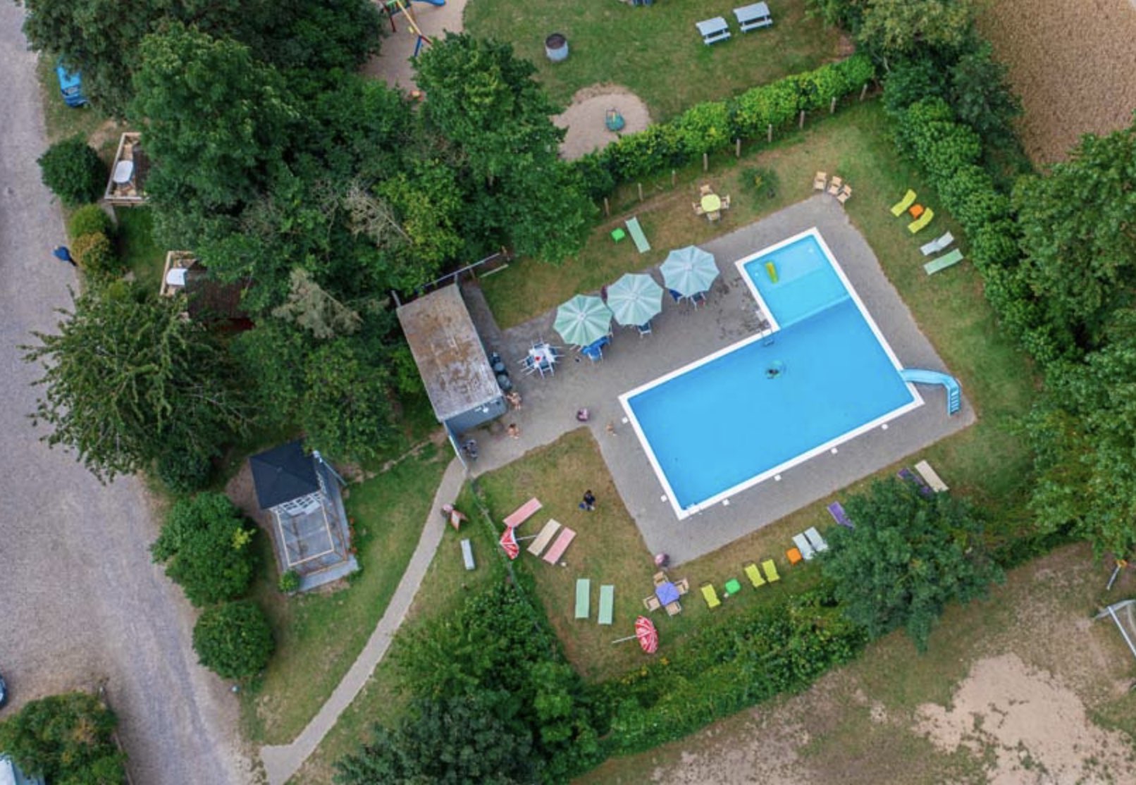 Kongsøre Camping - Pool, hygg og højsæson